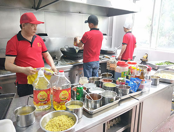 食堂承包是什么？有什么優(yōu)勢？