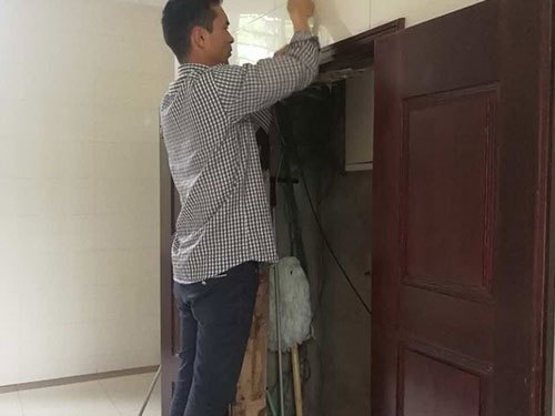 湖北嘉鱼县田野集团办公楼白蚁危害现场 