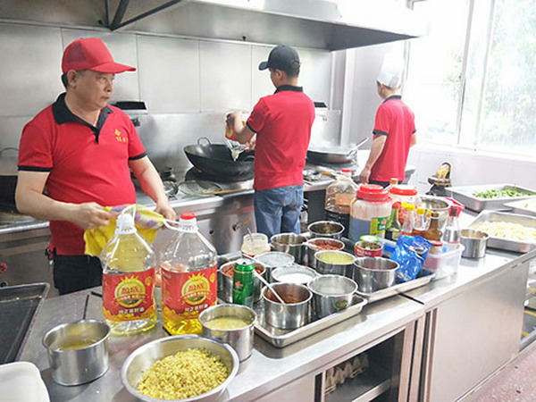 為什么一些醫(yī)院職工食堂干不過快餐？