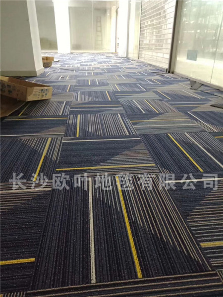 办公地毯首选-拼色方块地毯