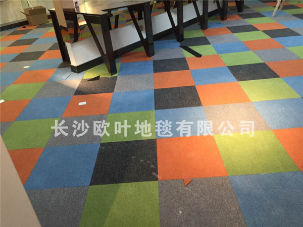 办公室方块地毯也能给你不一样的感觉