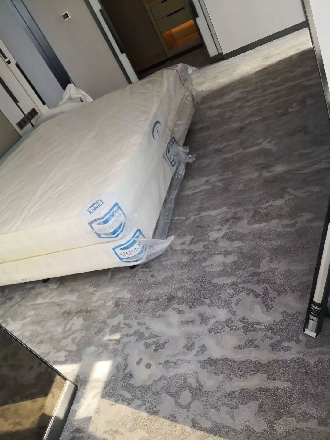 酒店地毯,办公地毯,手工地毯,PVC地板,地毯厂家,清洗服务,地毯清洗,工程地毯