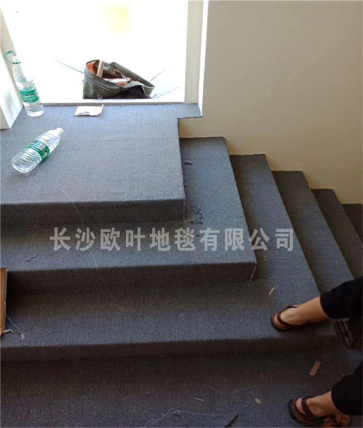 纯色楼梯地毯