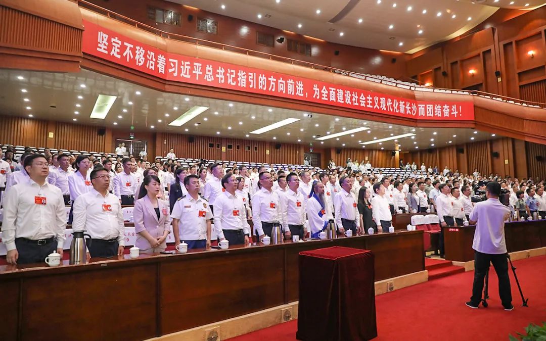 全体起立，奏唱国歌2