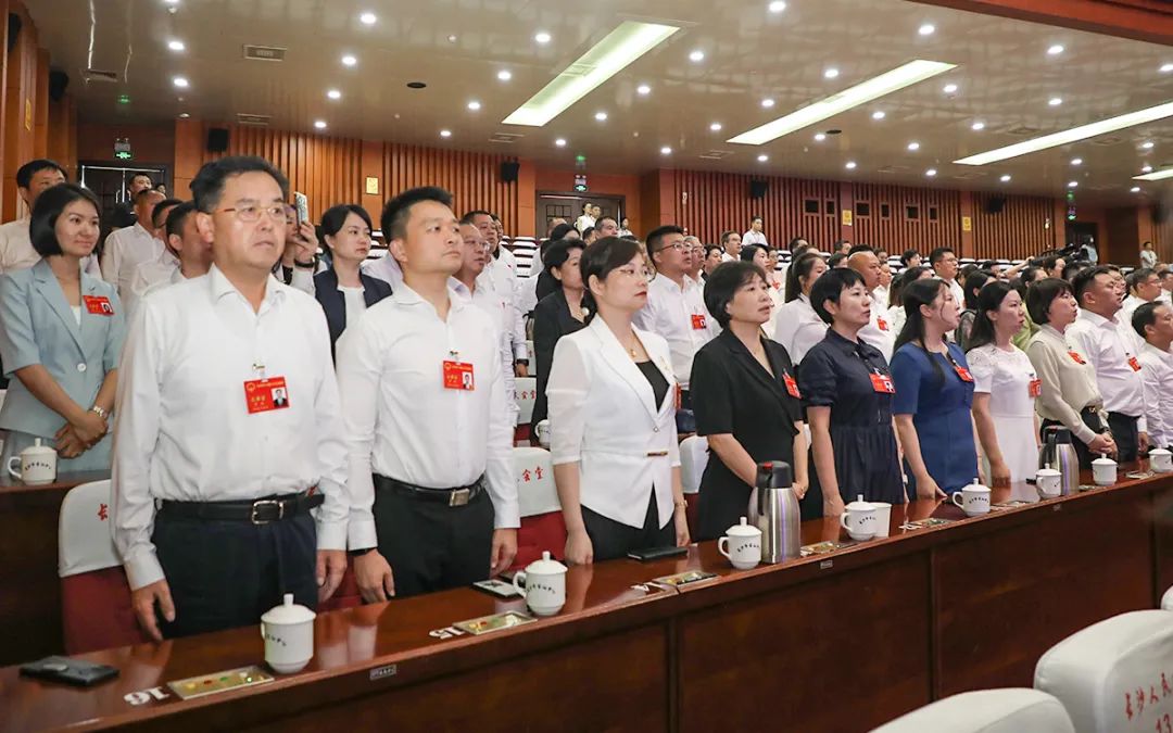 全体起立，奏唱国歌3