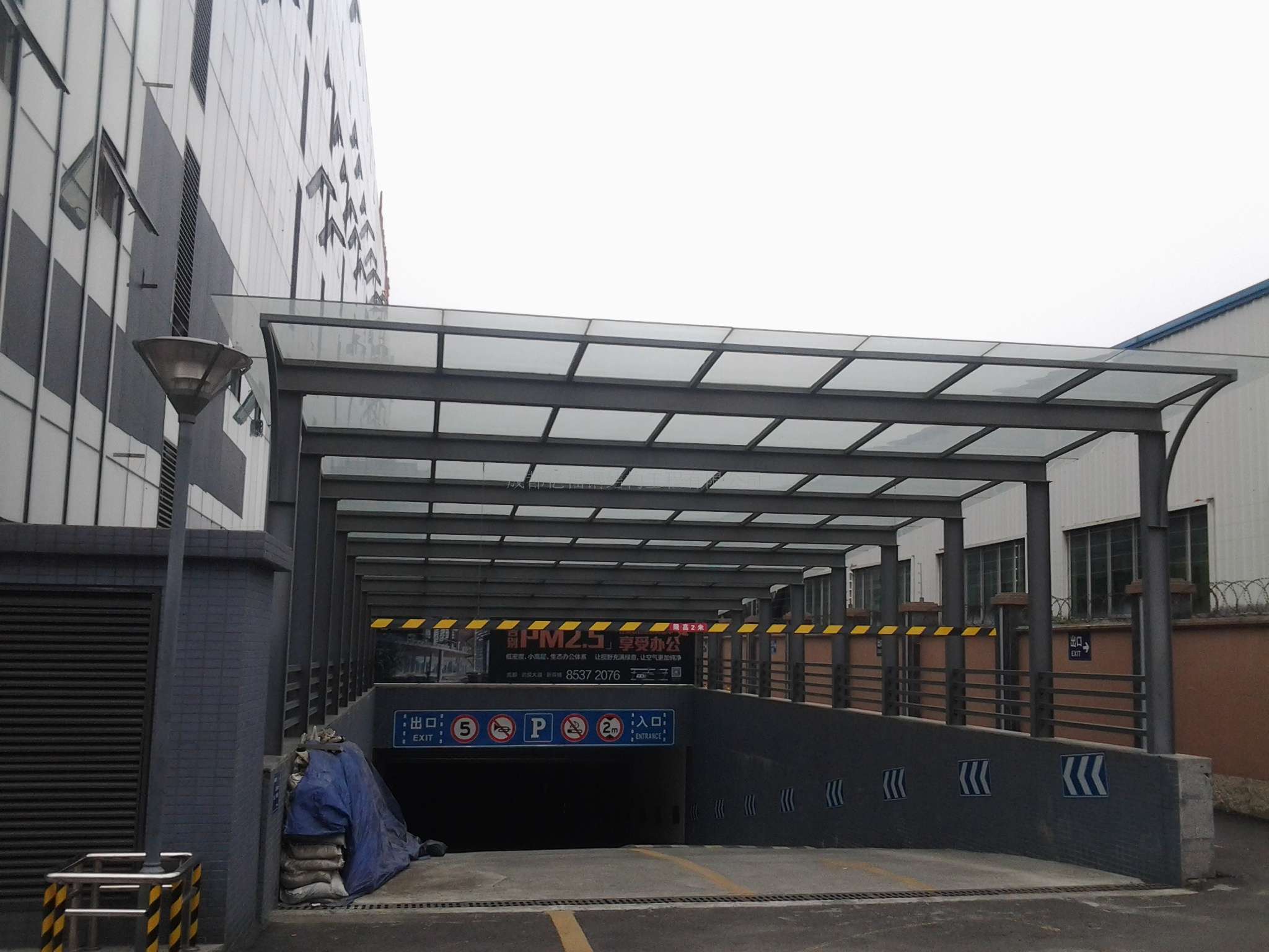 钢架雨棚