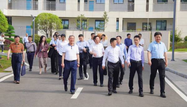 【快讯】湖南银行领导一行莅临学校参观考察
