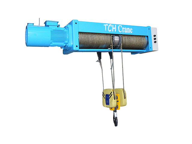 Foot-mounted electric hoist