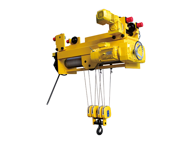Lifting nuclear power hoist with handwheel