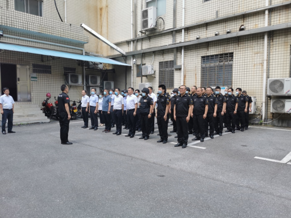 懷化市保安公司聯(lián)合農(nóng)行懷化分行開展反恐防暴及消防安全演練