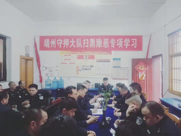 雄關(guān)漫道真如鐵 而今邁步從頭越