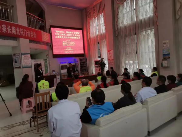 市好人协会党支部、市第三医院北院、湖南天瑞医药公司开展“四季同行、雷锋家乡学雷锋”关爱尘肺病人新时代文明实践志愿服务活动