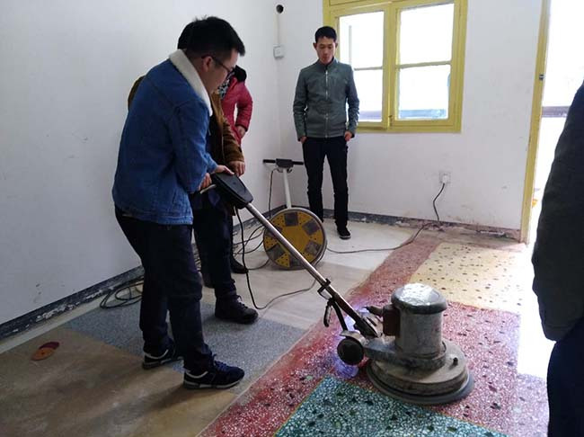 水磨机,抛光机,打磨机,水磨石打磨机,水磨石抛光机,水磨石铜条,水磨石抛光剂,水磨石抛光液,水磨石抛光药水,金刚石磨机,金刚石磨块,水磨石图案花,水磨石塑料条,水磨石怎么抛光,夜光石,水磨石抛光