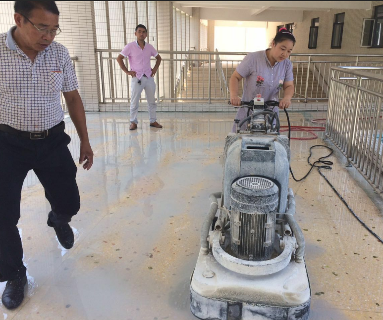 水磨石怎么翻新,水磨石怎么抛光,水磨石翻新,水磨石打磨翻新,水磨石翻新抛光,水磨石翻新机,水磨石抛光机