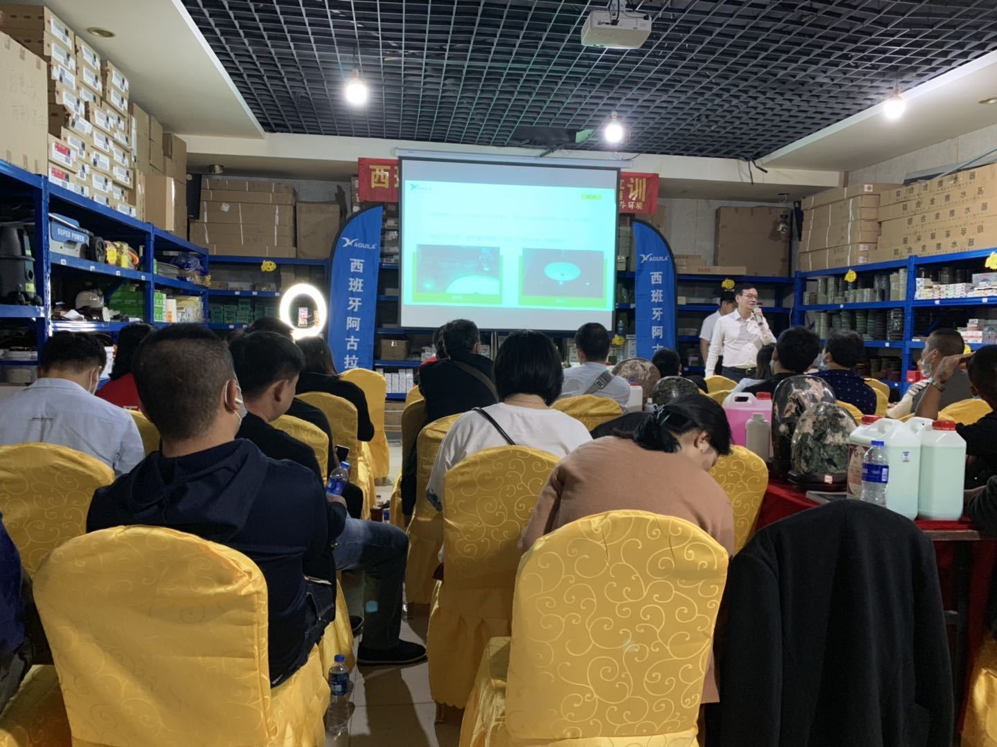 水磨机,抛光机,打磨机,水磨石打磨机,水磨石抛光机,水磨石铜条,水磨石抛光剂,水磨石抛光液,水磨石抛光药水,金刚石磨机,金刚石磨块,水磨石图案花,水磨石塑料条,水磨石怎么抛光,夜光石,水磨石抛光