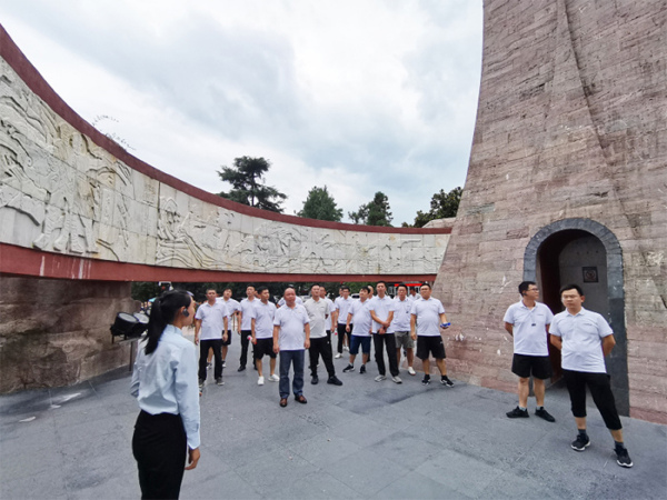 全體員工參觀遵義會(huì)館