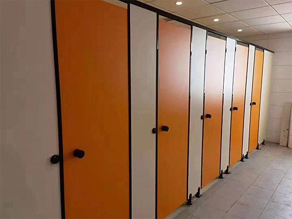 卫生间隔断的选材和尺寸方面要注意些什么？