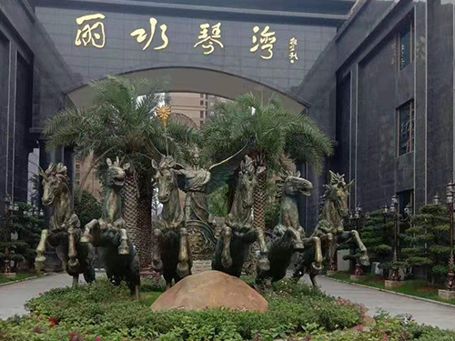 马雕塑