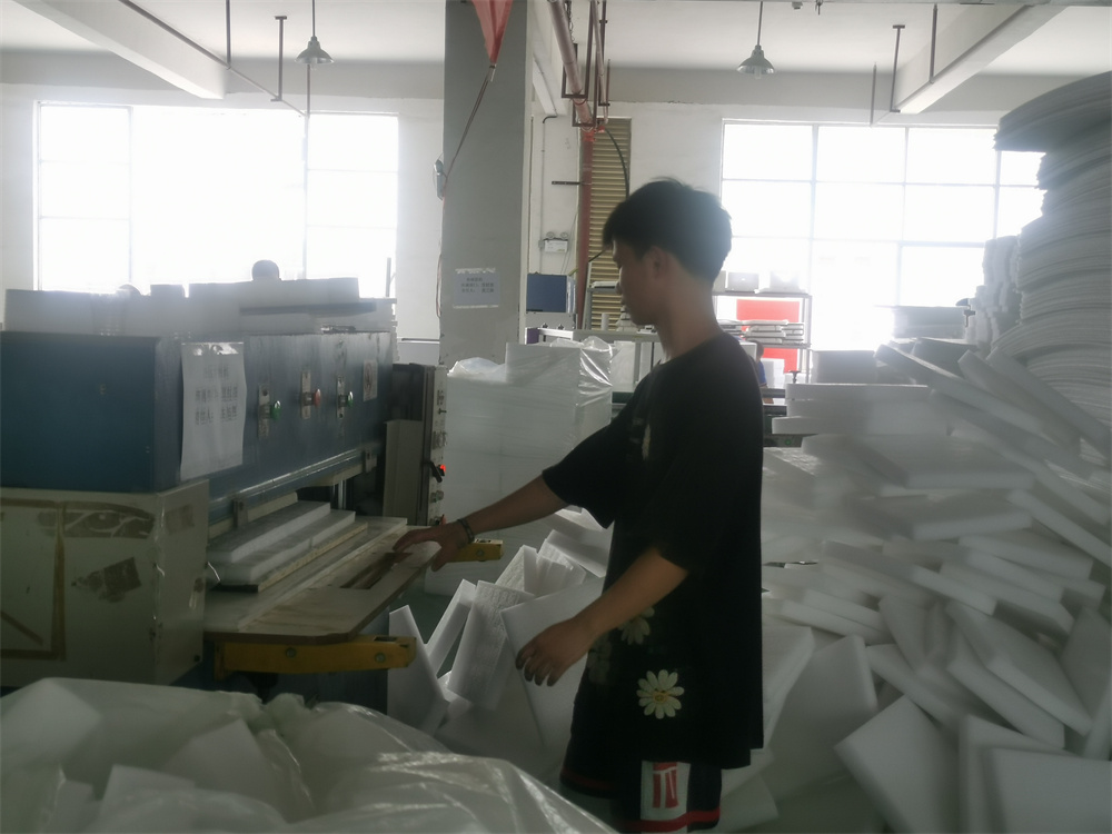 怀化凌众新型材料有限公司,怀化新型材料,环保包装材料生产,防震包装产品设计,环保新型复合材料销售