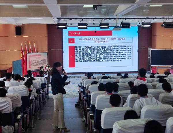 湖南罡翅律师事务所孟海燕律师应长沙市雨花区司法局侯家塘司法所组织于长塘里小学开展“利剑护蕾”宣传教育