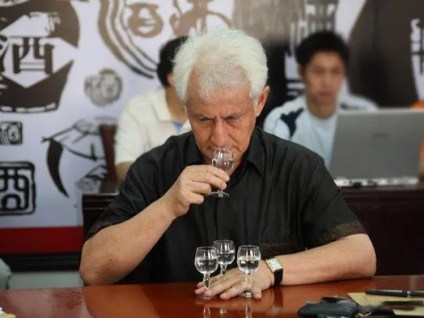 没有专业鉴别师的时候白酒如何鉴别真假