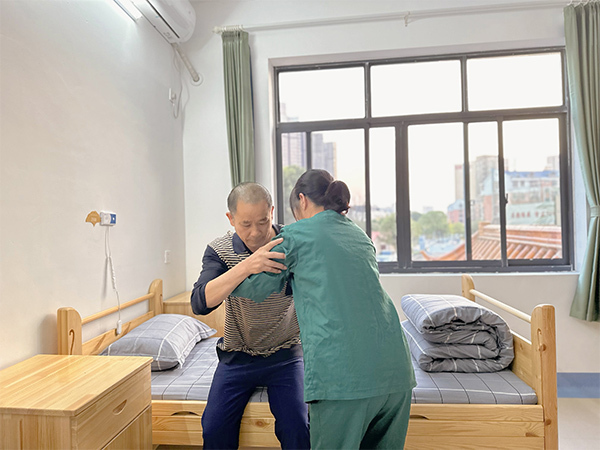 护理 床边帮扶