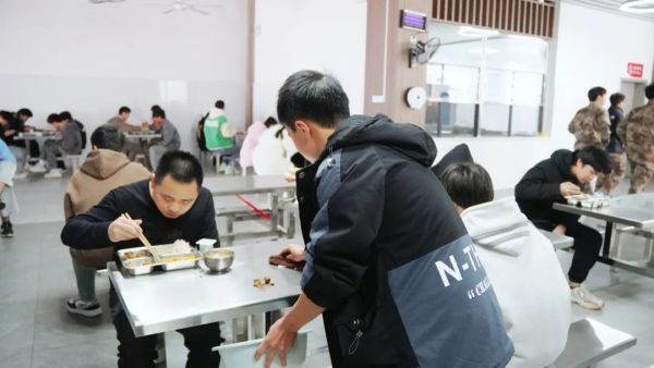 【德育】你劳动的样子最美 | 我校设立“勤工俭学”岗位助力学子健康成长