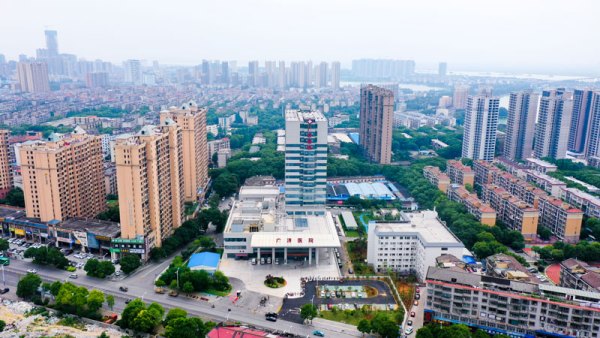 心血管病不是“老年病”，熬夜+高油鹽正在“喂養(yǎng)”你的血管斑塊！