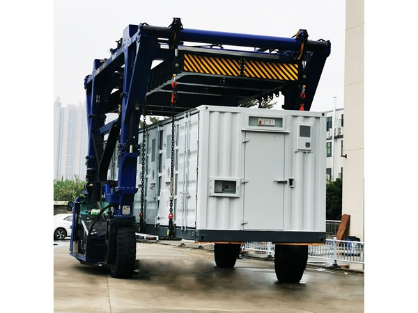 南网科技60T 集装箱跨运车