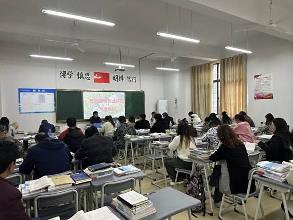「风雨同舟，砥砺前行」株洲海事职业学校11月总结及12月计划会议