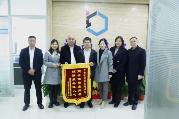 两会保障获赞誉，倾情服务暖人心