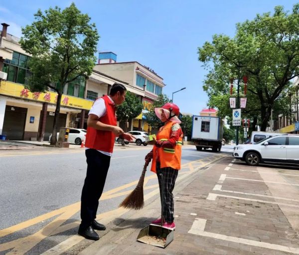 雷竞技官网清凉共享小站，送达爱心，共战酷暑 (15)