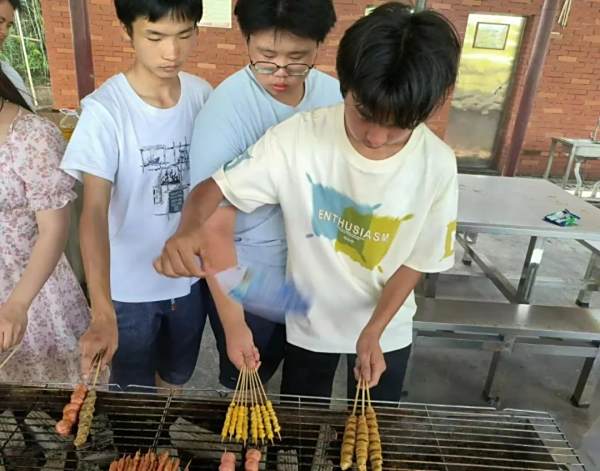 株洲海事职业学校喊你来吃烧烤啦！
