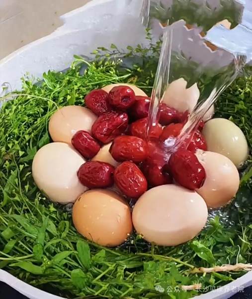 农历三月三荠菜煮鸡蛋！