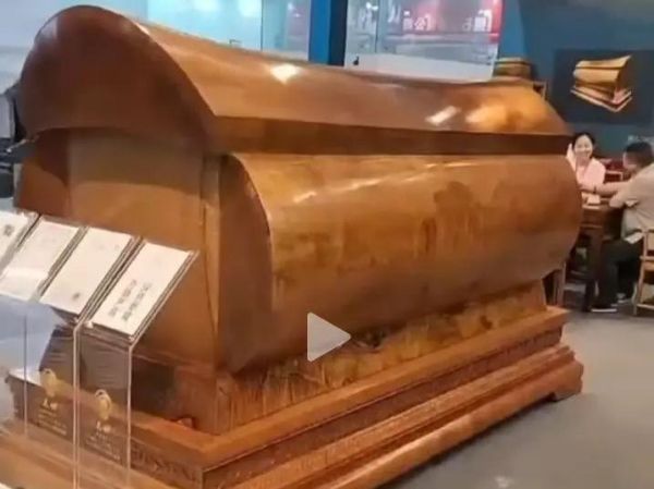 湖南惊现1699万天价棺材：通体由金丝楠木制成！