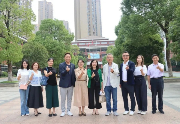 香港特别行政区政府驻湖南联络处主任廖凤娴女士一行考察“阅读·梦飞翔”项目