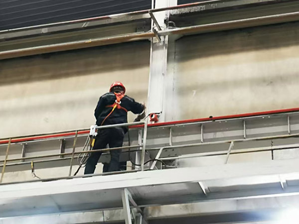 工厂燃气探测器安装