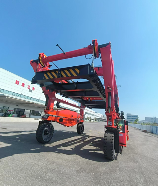 盛势通跨运车，为您提供集装箱搬运解决方案