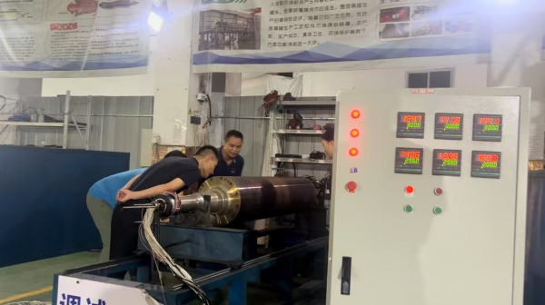 300°电磁加热辊-客户验收升温调试