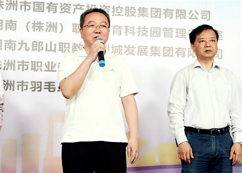 挥洒激情，“五”羽伦比  第一届“九郎山杯”羽毛球邀请赛圆满