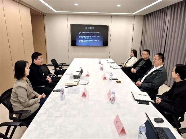 九郎山集团党委书记、董事长龚守仁带队赴石家庄国培国际文化交流