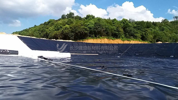 廣東肇慶垃圾垃圾場(chǎng)選擇“建益”的HDPE土工膜