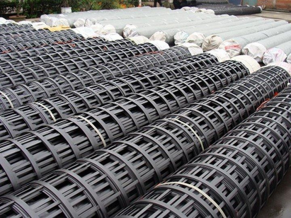 鋼塑土工格柵有什么特性和特點?