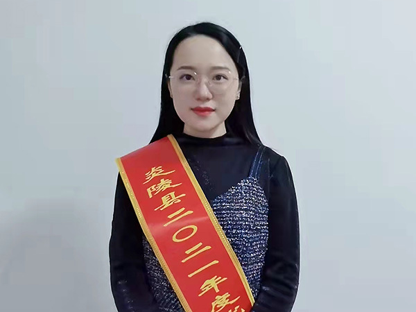 公司总经理被评为优秀企业家