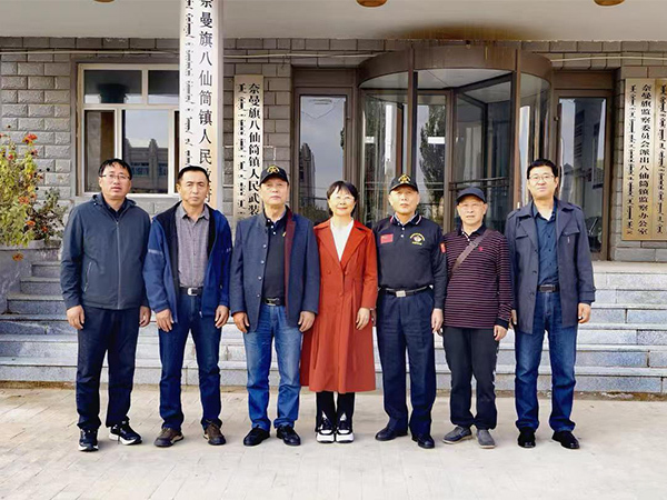 原四野44军157师子弟在通辽八仙筒烈士陵园祭奠缅怀革命先烈