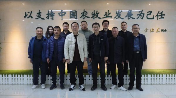 新疆维吾尔族自治区饲料行业协会陈如春会长一行莅临湖南伟业交流