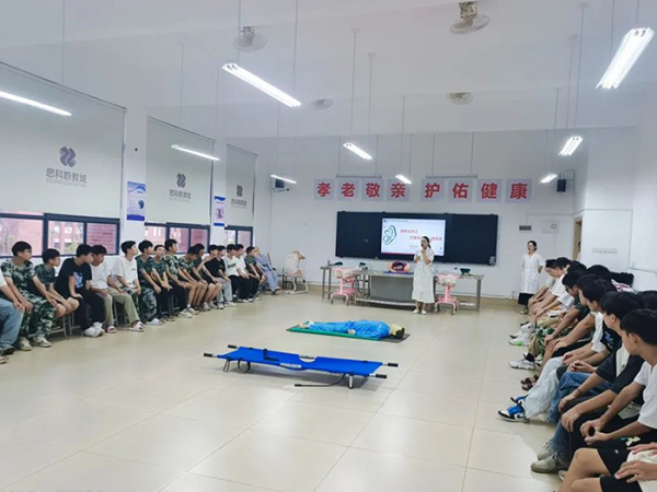 “揭秘生命之珍爱生命，敬畏生命”主题教育活动