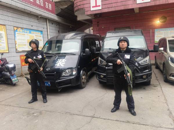 忠誠守護安全線 武裝押運鑄擔當
