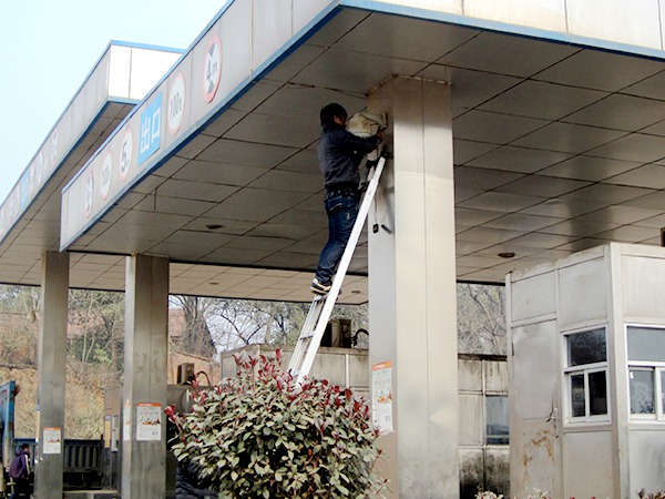 钢材大市场出入口球机检修