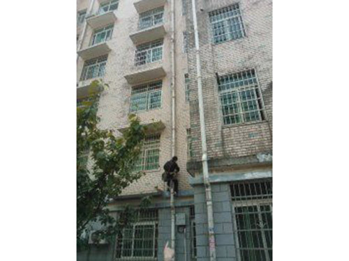 靳江小區外墻水管安裝